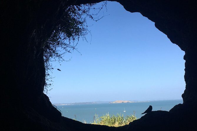 Volcanoes, Coasts, and Secret Spots Afternoon Tour in Auckland - Lake Pupuke: a crater lake stop that’s more than a quick photo