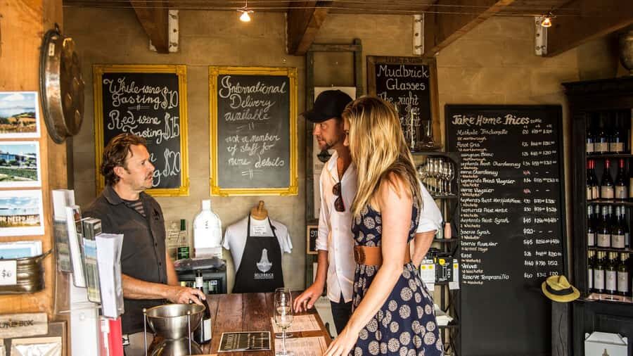 Waiheke Island: The Essence of Waiheke Wine Tour - Three Seven Two on Onetangi: Lunch With a View and a Glass
